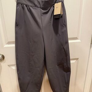 Nike 24.7 Women’s Gray Athletic Pants